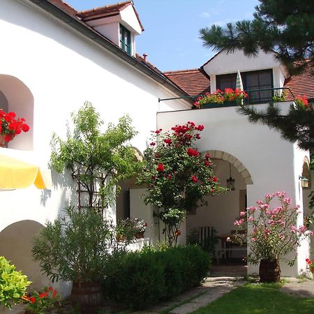 Gaestehaus Hans Moser 푸르바흐암네우시에들러시 외부 사진